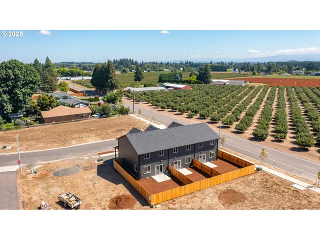 $1,199,000 | 1554-1588 Barn Street, Woodburn, OR 97071