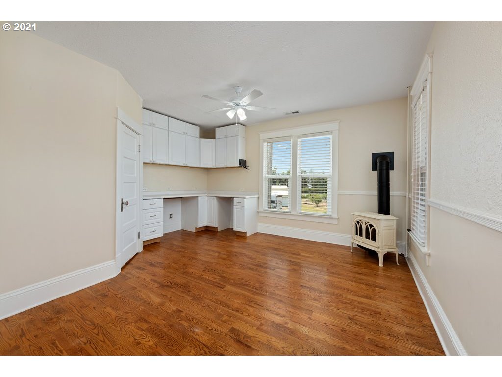 36902 South Kropf Road Woodburn, OR 97071 - Photo 21 of 26 a view of empty room with wooden floor and fan