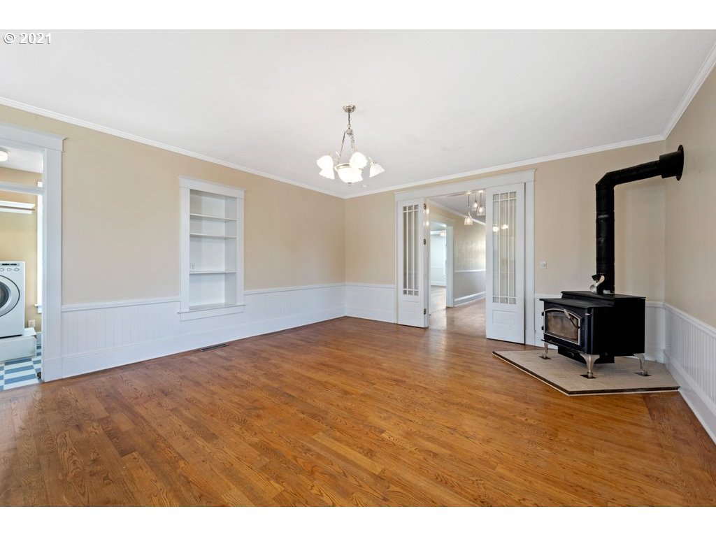 36902 South Kropf Road Woodburn, OR 97071 - Photo 10 of 26 a view of empty room with wooden floor