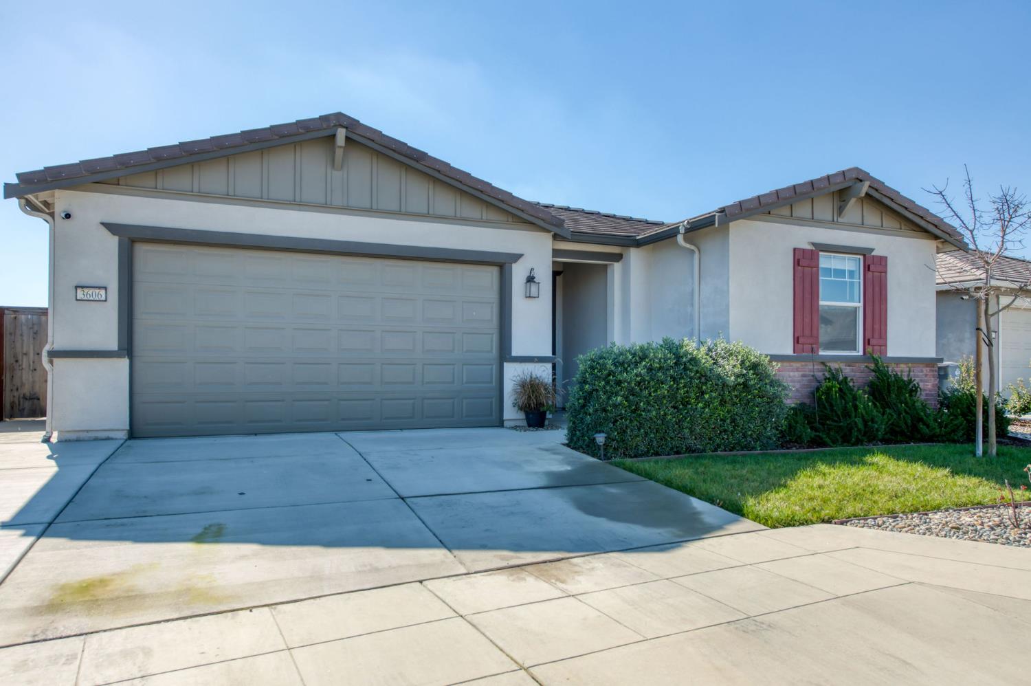 3606 Morro Rock Place Madera, CA 93637 - Photo 5 of 46 a front view of a house with yard