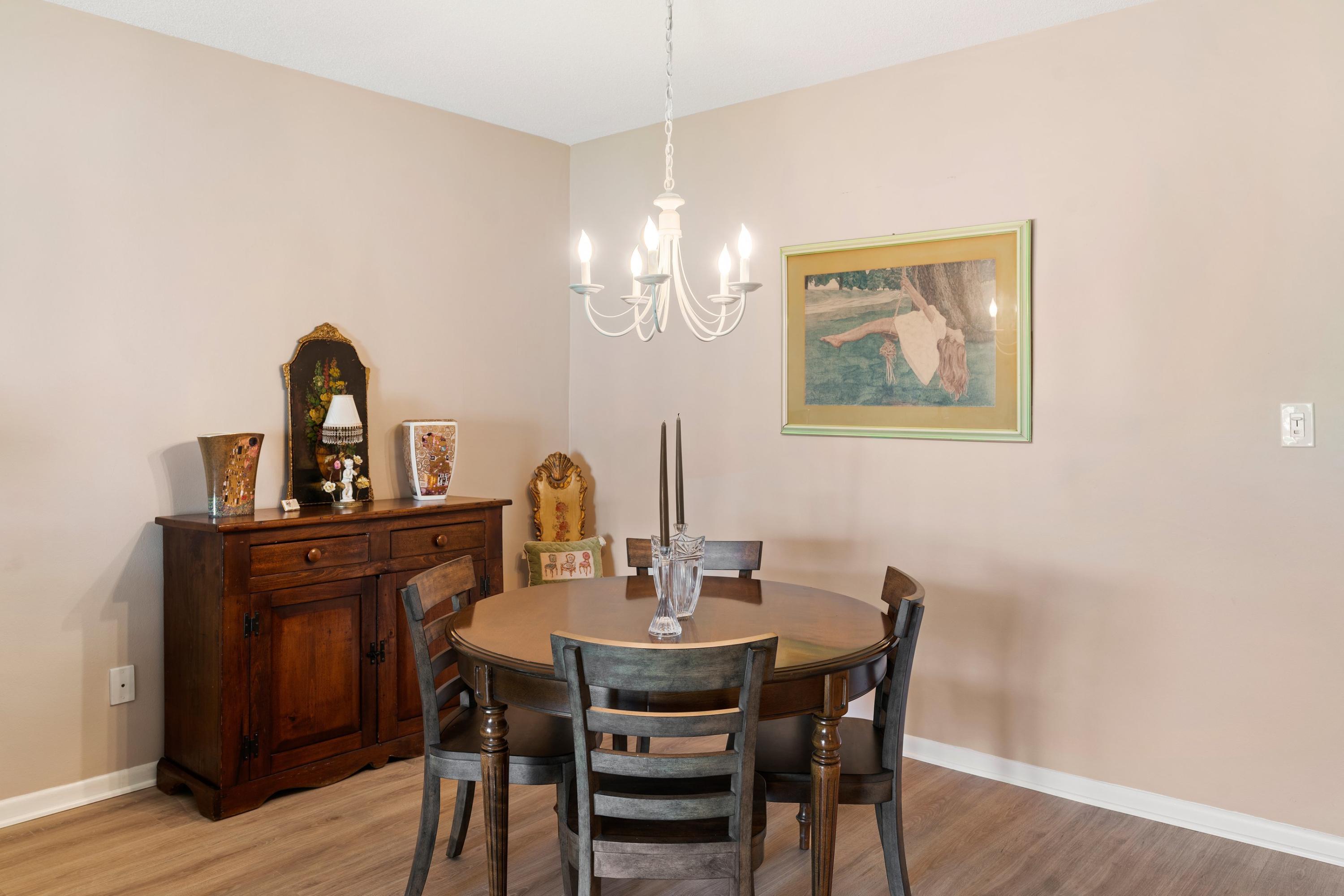 15 Southeast 13th Street, Unit B2 Boca Raton, FL 33432 - Photo 6 of 24 Dining Room