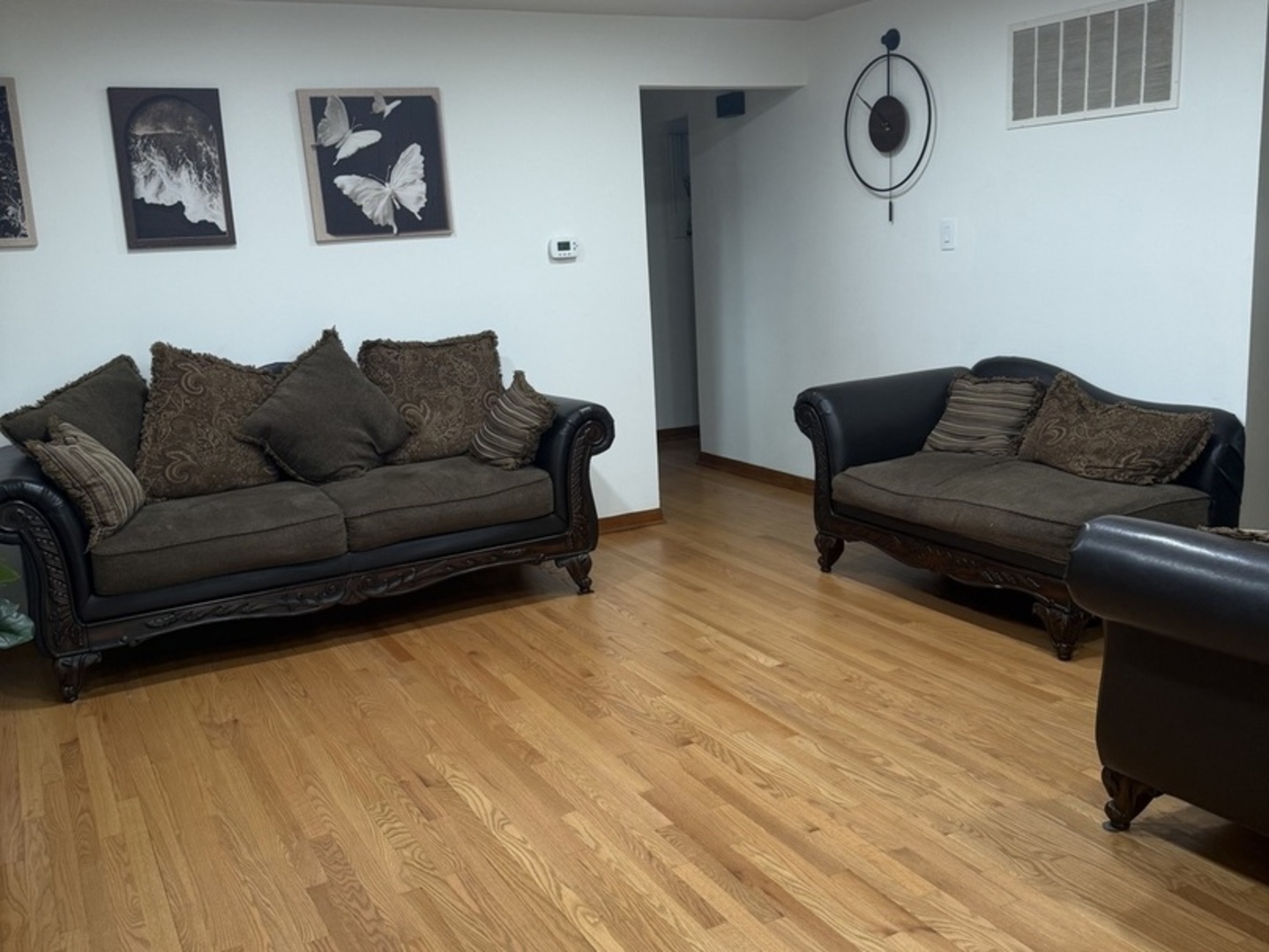 3763 153rd Street Midlothian, IL 60445 - Photo 7 of 17 a living room with furniture and a flat screen tv