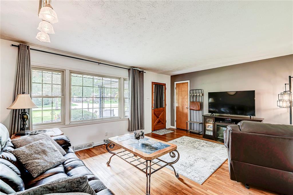 220 East Waterbury Road Indianapolis, IN 46227 - Photo 7 of 40 Gallery Image 7
