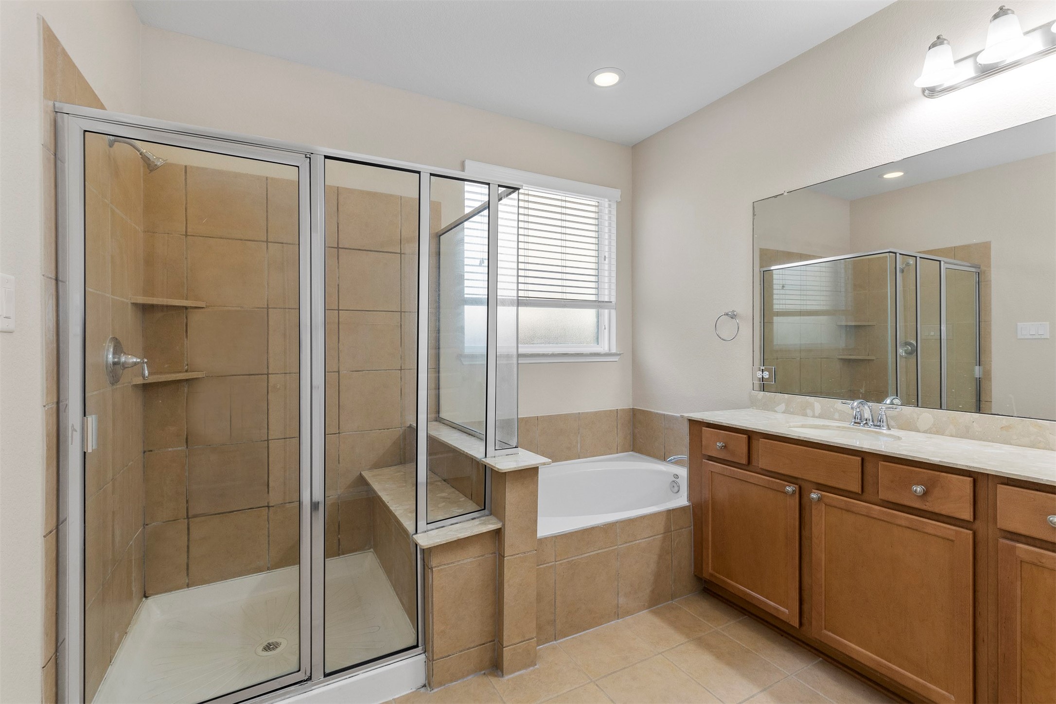 22023 Flashing Ridge Spring, TX 77389 - Photo 16 of 32 Primary bath