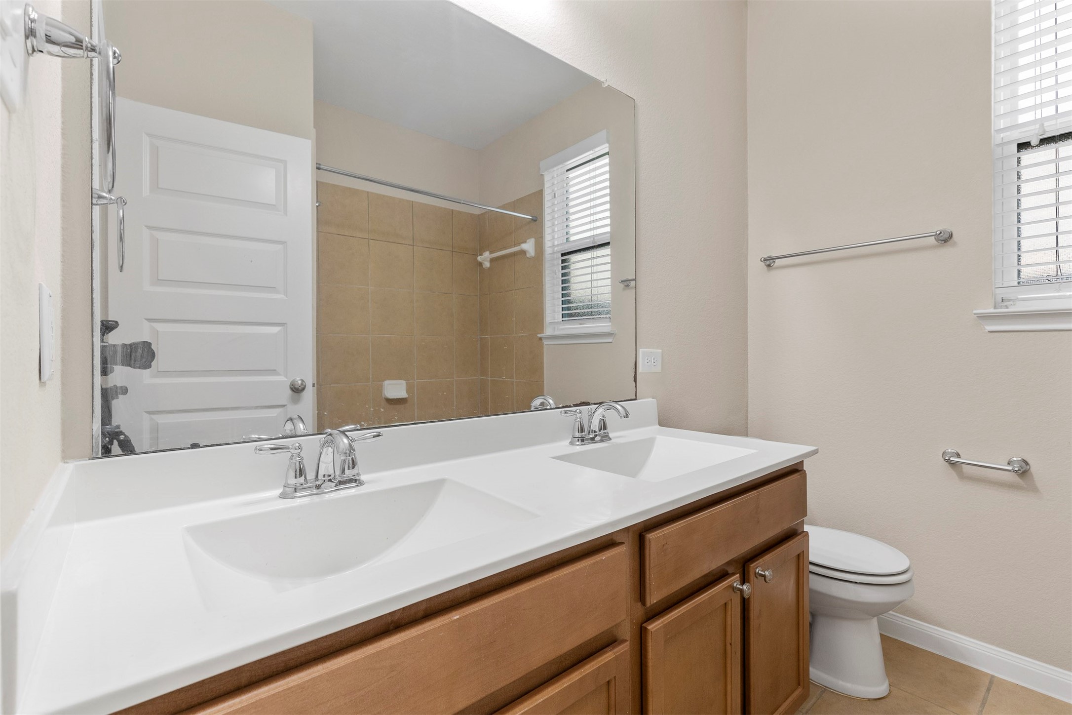 22023 Flashing Ridge Spring, TX 77389 - Photo 19 of 32 Secondary bath