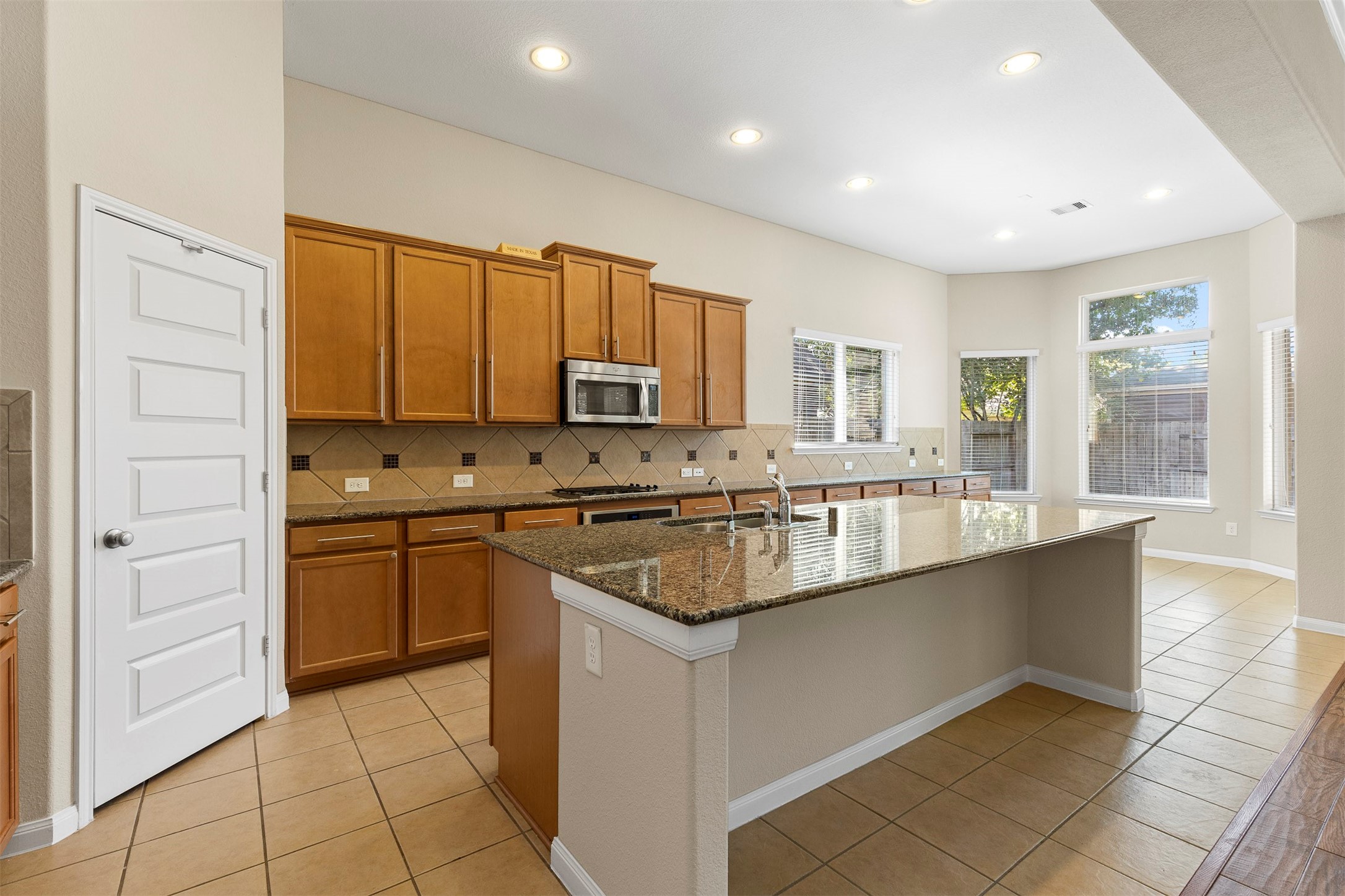 22023 Flashing Ridge Spring, TX 77389 - Photo 5 of 32 Spacious kitchen!