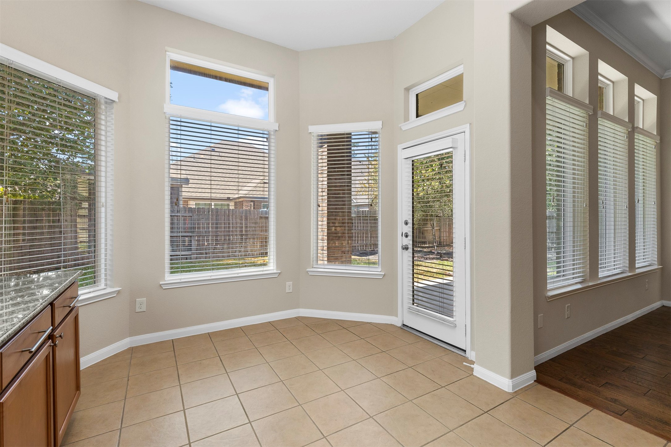 22023 Flashing Ridge Spring, TX 77389 - Photo 8 of 32 Breakfast room