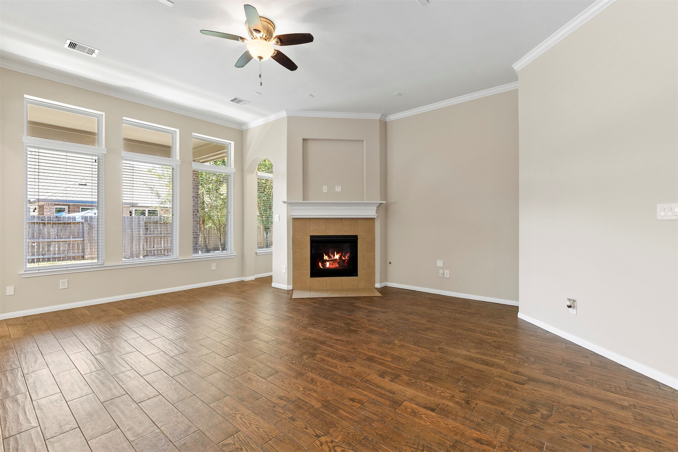 22023 Flashing Ridge Spring, TX 77389 - Photo 10 of 32 Family room