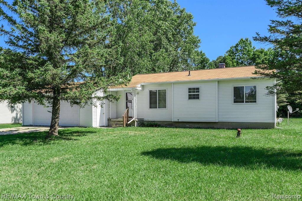 7330 Nichols Road Flushing, MI 48433 - Photo 1 of 20