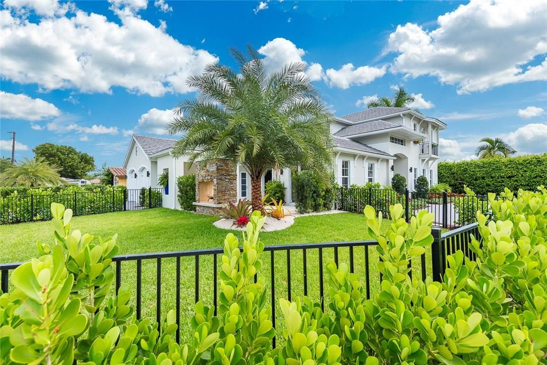 200 Northeast 3rd Avenue Boca Raton, FL 33432 - Photo 4 of 65 STREET CORNER VIEW