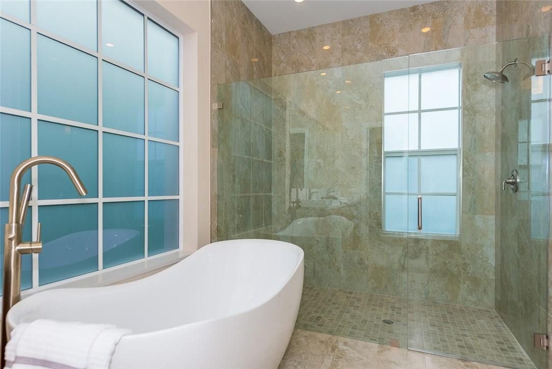 200 Northeast 3rd Avenue Boca Raton, FL 33432 - Photo 47 of 65 MASTER BATH TUB AND SHOWER