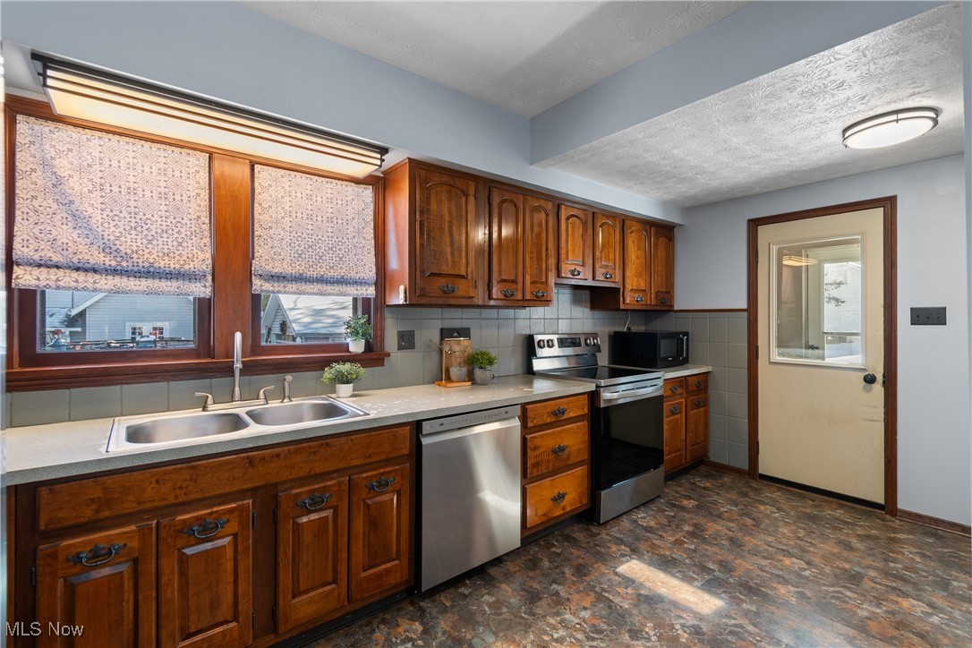 3626 Johnson Road Norton, OH 44203 - Photo 9 of 37 Gallery Image 9