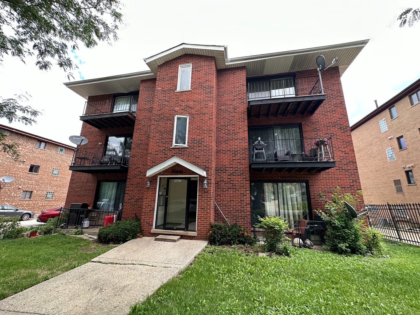 14647 Lamon Avenue Midlothian, IL 60445 - Photo 1 of 12