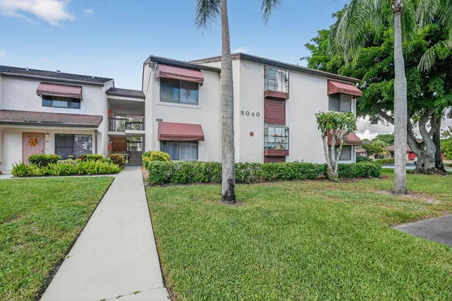 $2,060 | 5040 Rose Hill Drive, Unit 206, Boynton Beach, FL 33437