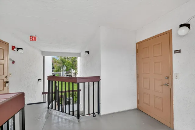 $2,060 | 5040 Rose Hill Drive, Unit 206, Boynton Beach, FL 33437