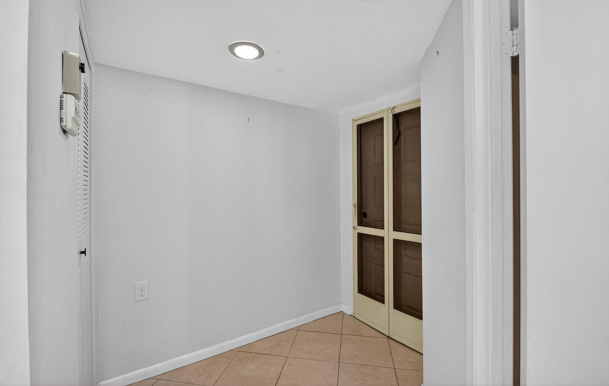 5040 Rose Hill Drive, Unit 206 Boynton Beach, FL 33437 - Photo 5 of 54 5-web-or-mls-DSC_1690