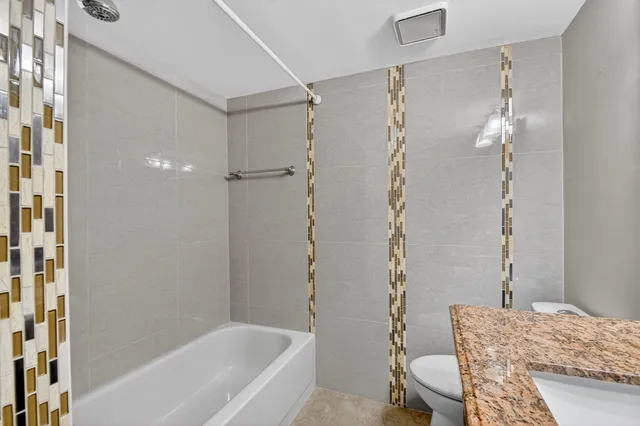 $2,060 | 5040 Rose Hill Drive, Unit 206, Boynton Beach, FL 33437