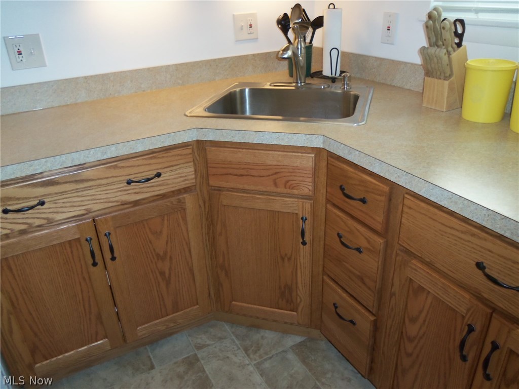8749 West Ridge Road, Unit 7C Elyria, OH 44035 - Photo 6 of 28 Newer Laminate Flooring!