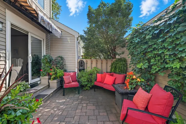 $374,900 | 1115 Edgcumbe Road, St. Paul, MN 55105