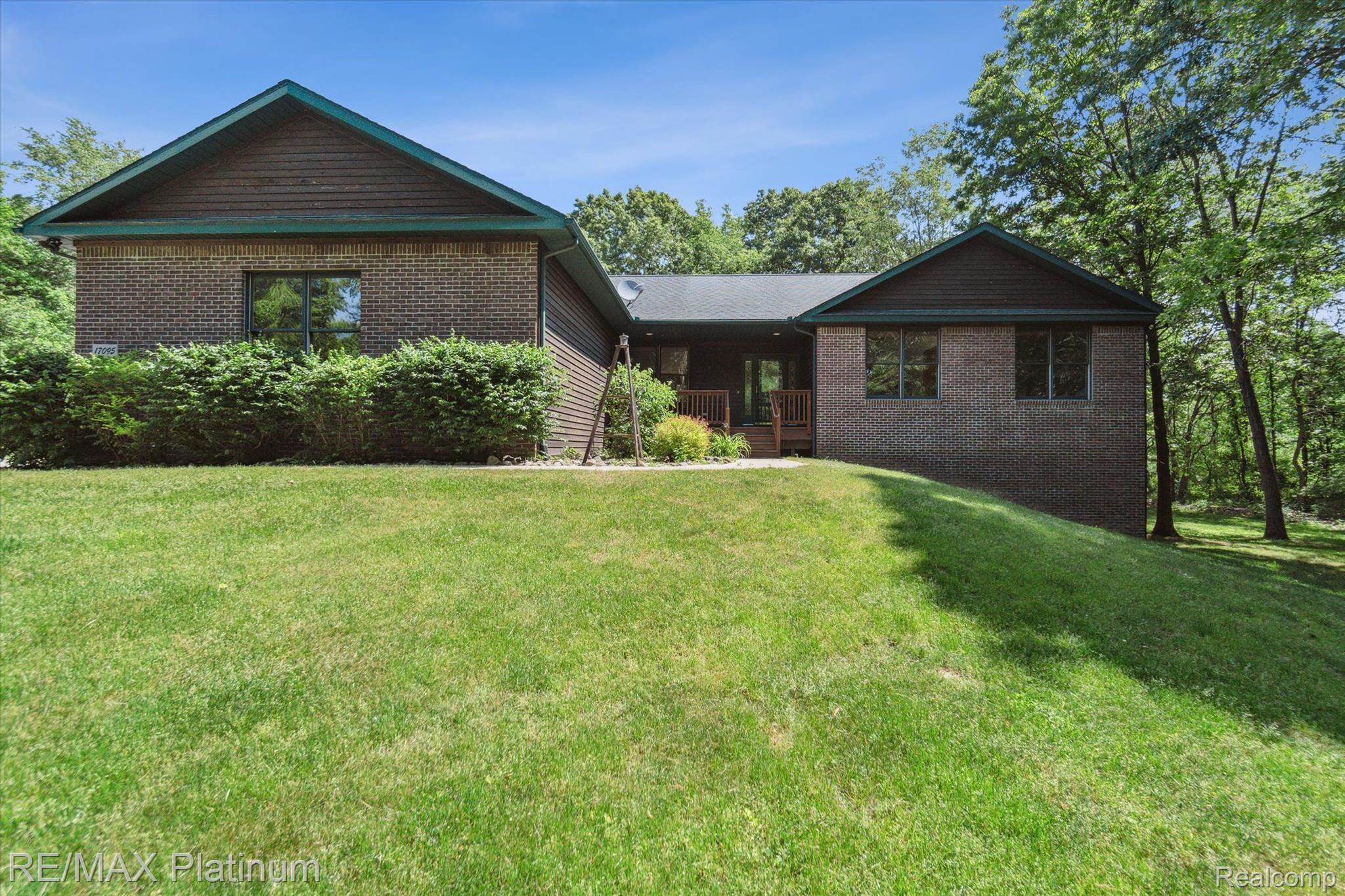 17095 Rosehill Road Pinckney, MI 48169 - Photo 5 of 57 Gallery Image 5