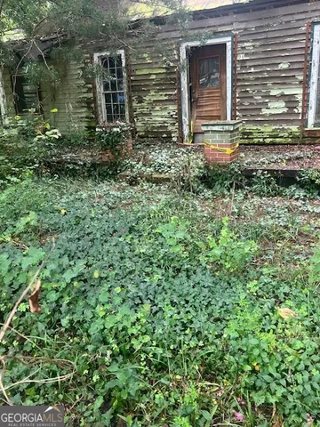 a view of house with backyard