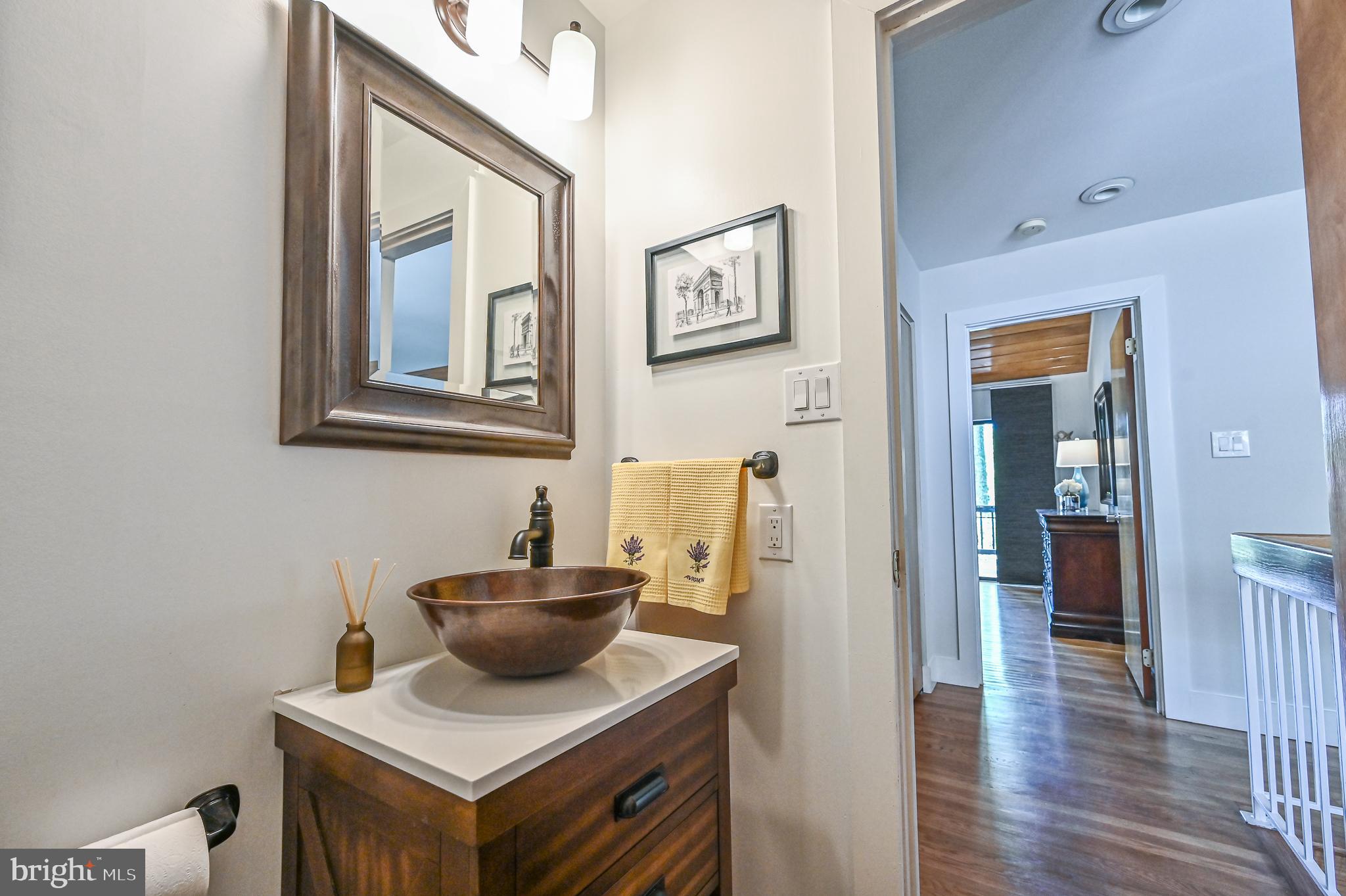 2000 Halyard Lane Reston, VA 20191 - Photo 18 of 56 Main Level half bath