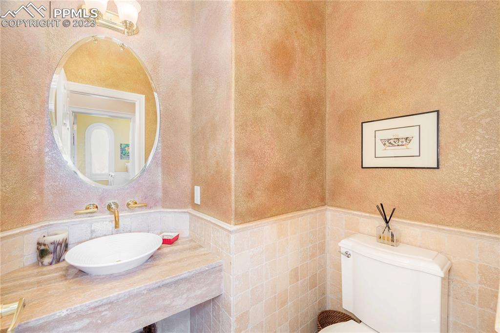 8760 Ridgepointe Drive Castle Pines, CO 80108 - Photo 41 of 50 a bathroom with a sink and a mirror