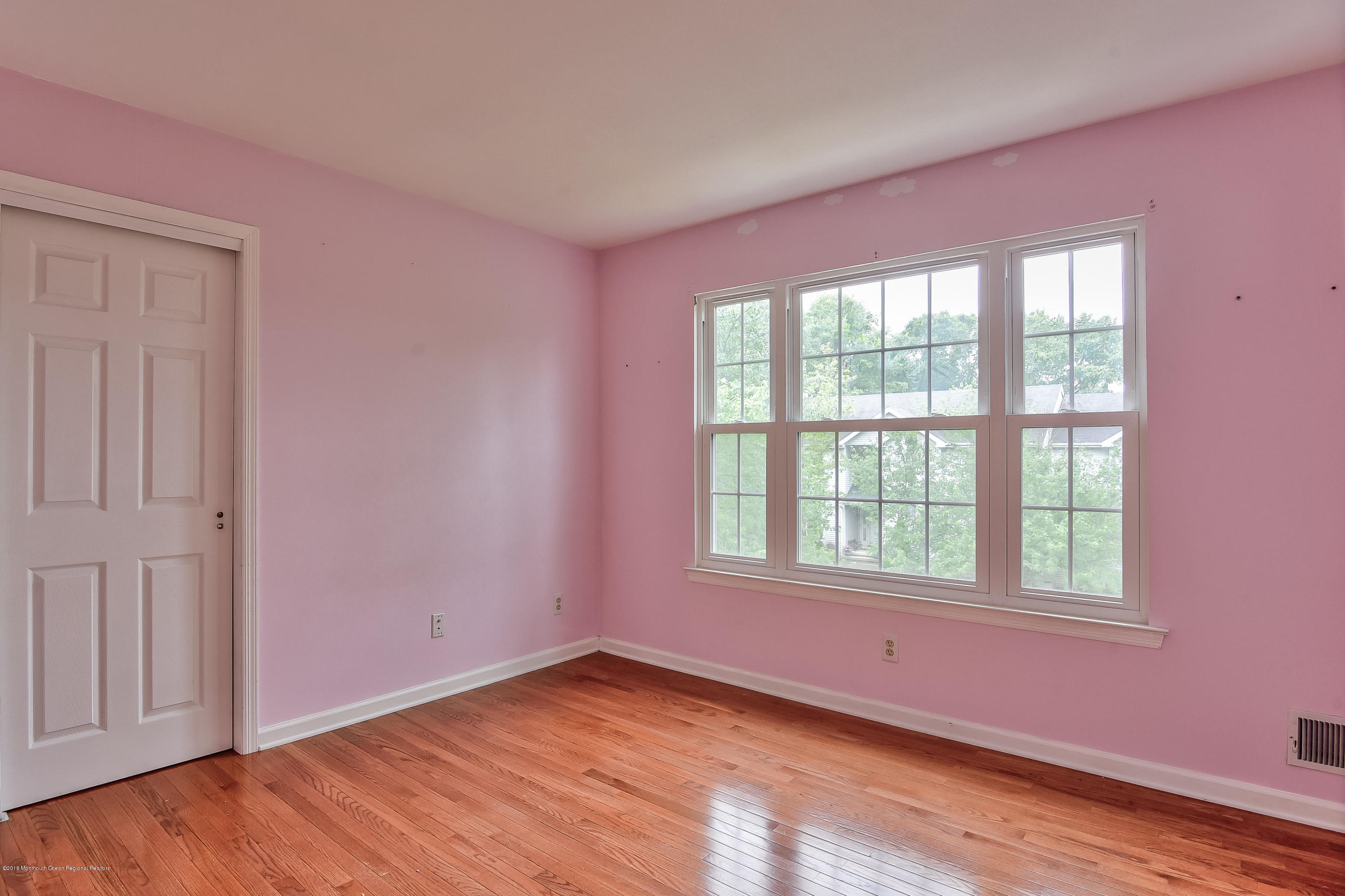 31 Enclosure Drive Morganville, NJ 07751 - Photo 12 of 22 DSC_5442_3_4-16