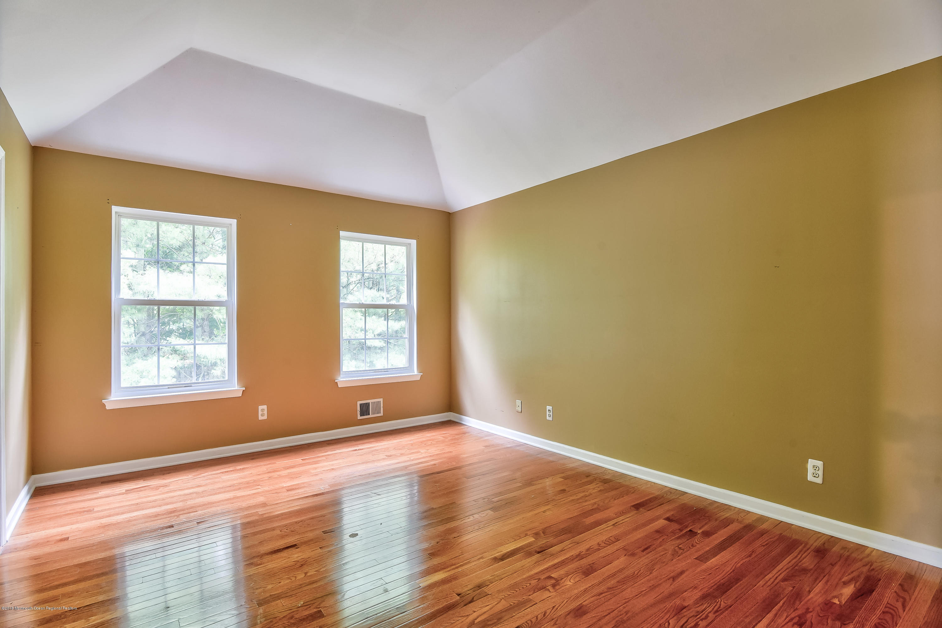 31 Enclosure Drive Morganville, NJ 07751 - Photo 14 of 22 DSC_5454_5_6-20