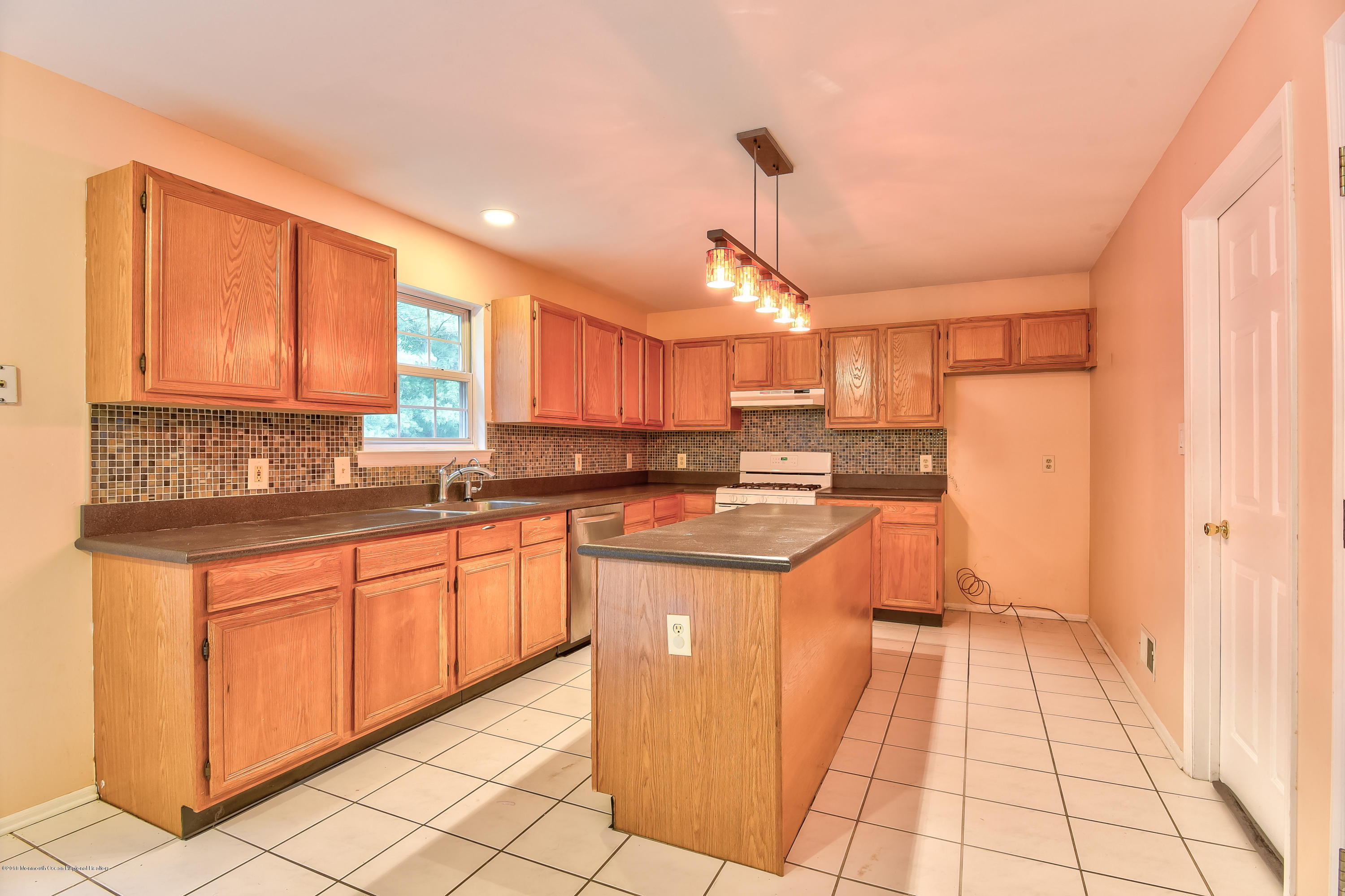31 Enclosure Drive Morganville, NJ 07751 - Photo 2 of 22 DSC_5412_3_4-6