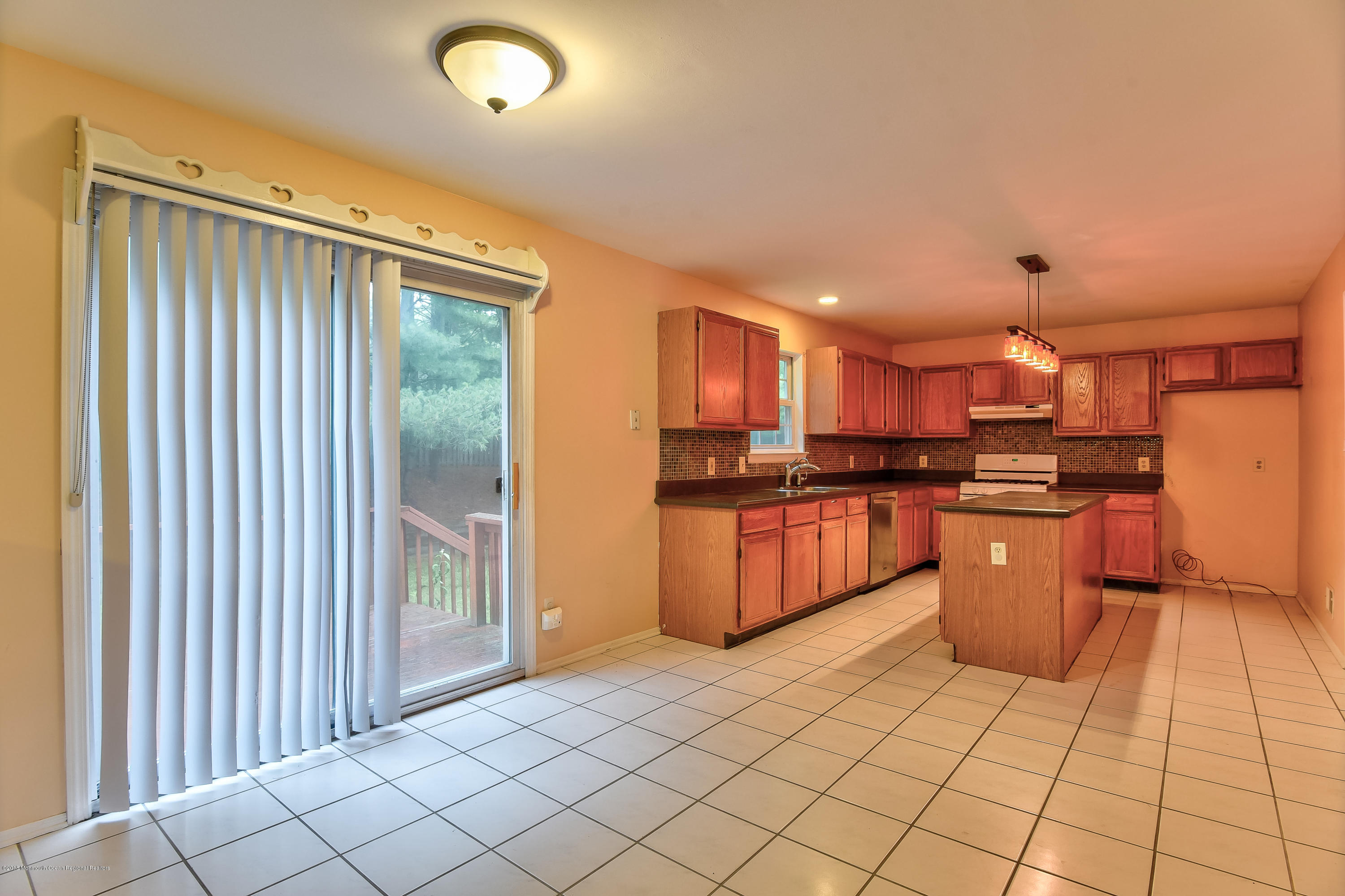 31 Enclosure Drive Morganville, NJ 07751 - Photo 3 of 22 DSC_5409_10_11-5
