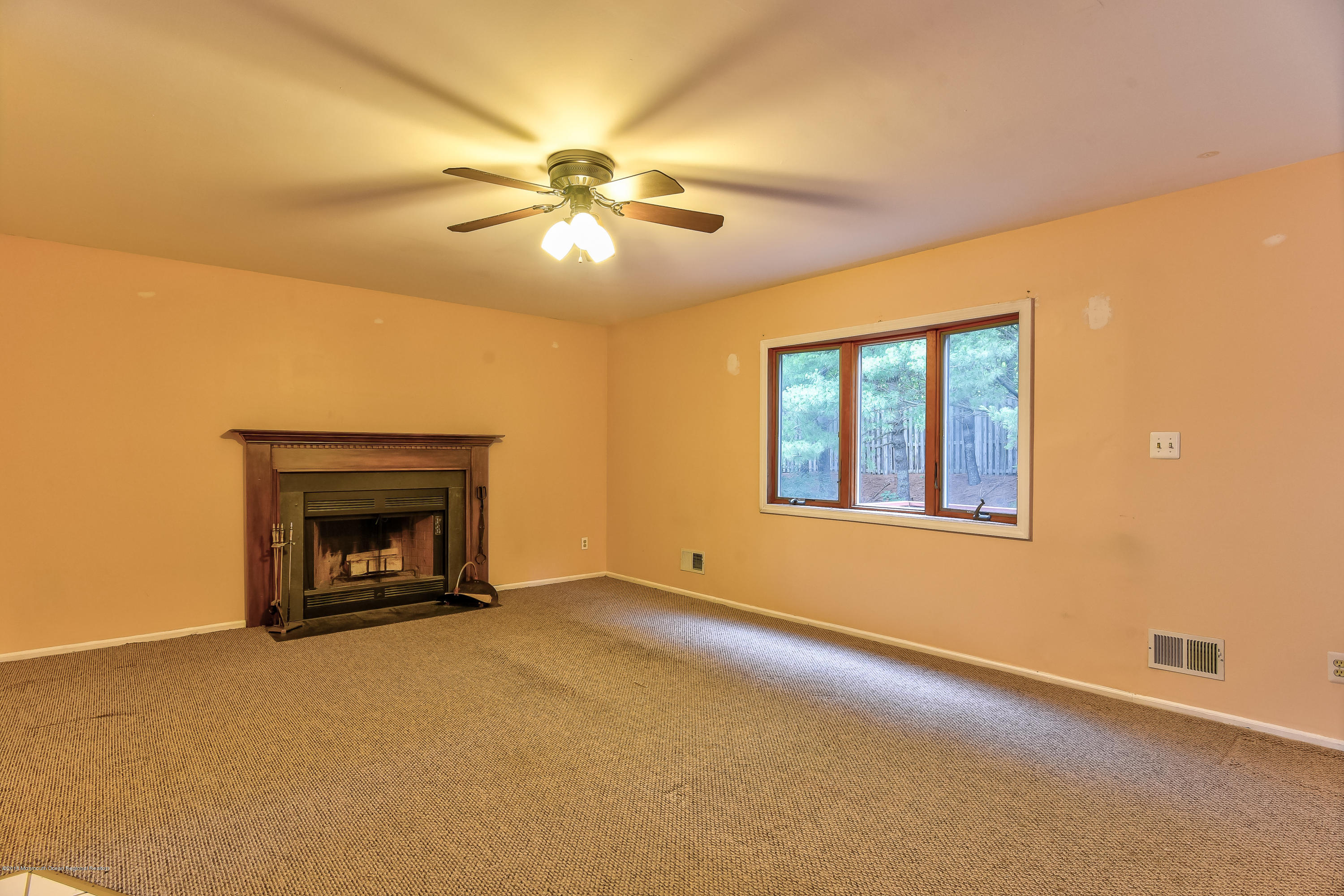 31 Enclosure Drive Morganville, NJ 07751 - Photo 6 of 22 DSC_5406_7_8-4