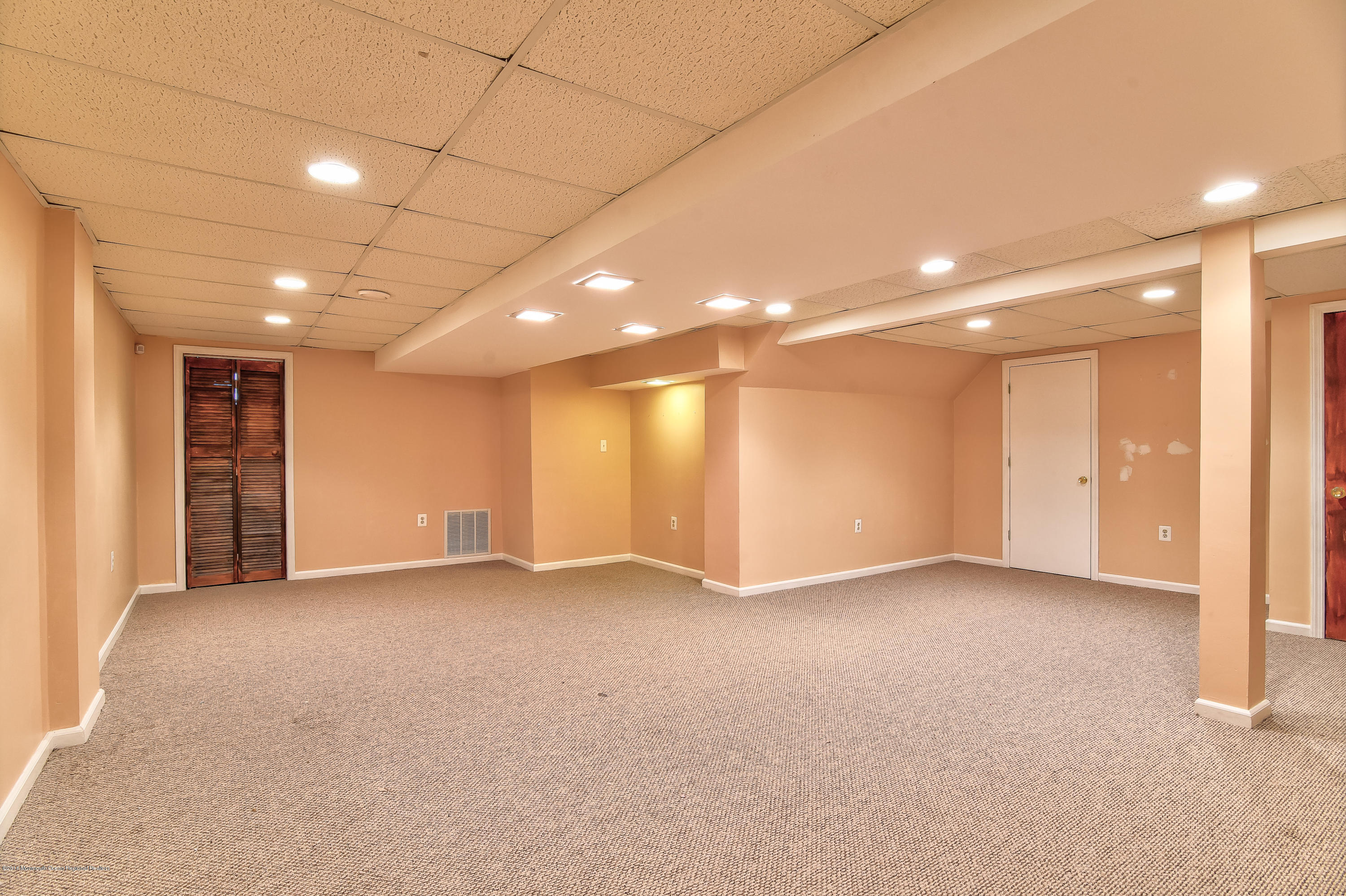 31 Enclosure Drive Morganville, NJ 07751 - Photo 10 of 22 DSC_5427_8_9-11