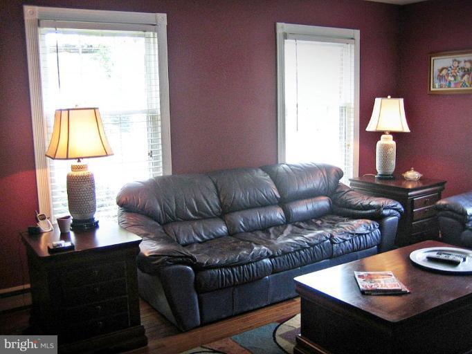 13212 Delaney Road Woodbridge, VA 22193 - Photo 3 of 30 Living Room