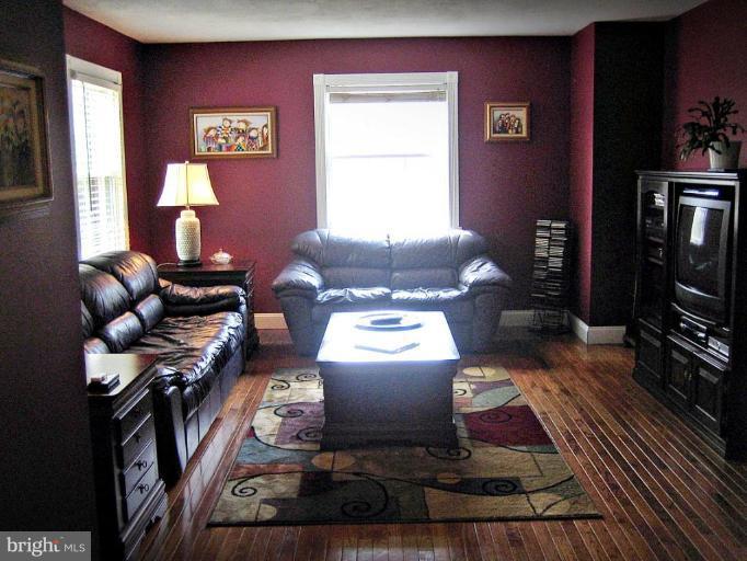 13212 Delaney Road Woodbridge, VA 22193 - Photo 4 of 30 Living Room #2