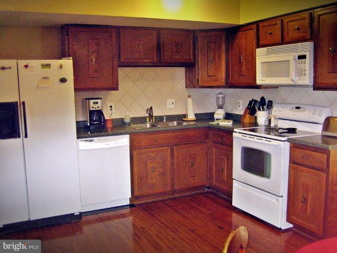 13212 Delaney Road Woodbridge, VA 22193 - Photo 7 of 30 Kitchen