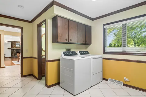 $699,000 | 135 Hillcrest Court, Barrington, IL 60010