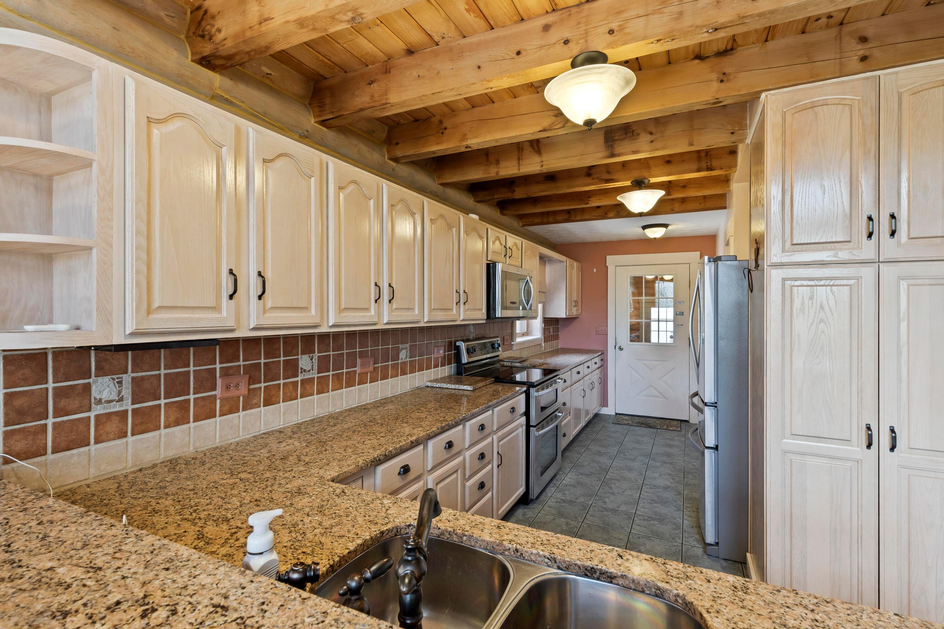 7700 Ballou Road Newark, OH 43056 - Photo 19 of 78 19. Kitchen