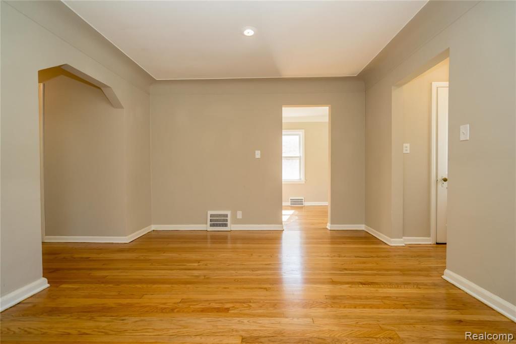 24844 Landau Center Line, MI 48015 - Photo 21 of 58