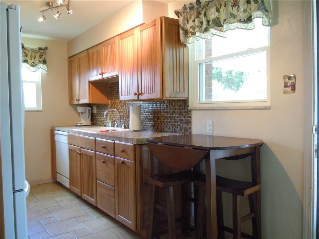 238 Olympic Road Baldwin, PA 15236 - Photo 3 of 22 Gallery Image 3