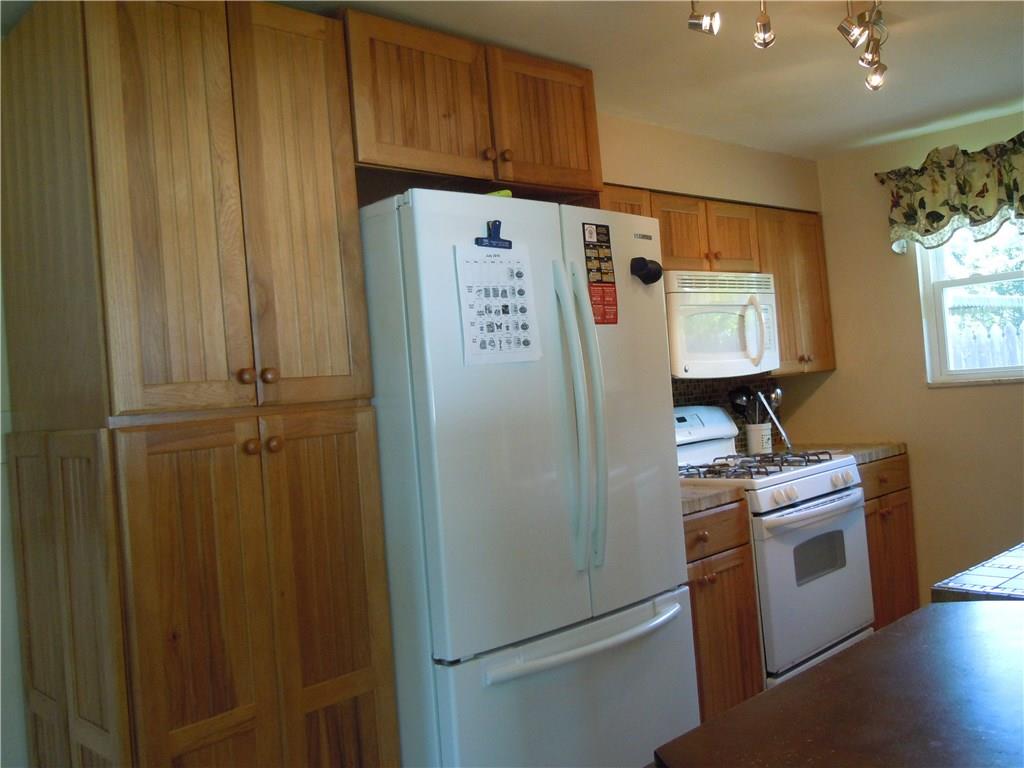 238 Olympic Road Baldwin, PA 15236 - Photo 4 of 22 Gallery Image 4