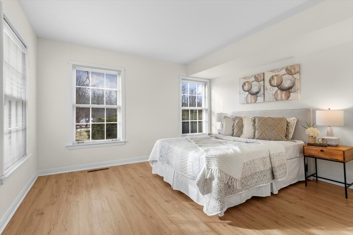 143 Firth Road Inverness, IL 60067 - Photo 19 of 38 a bedroom with a bed and window