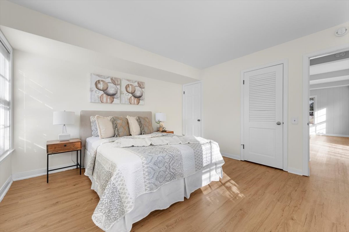 143 Firth Road Inverness, IL 60067 - Photo 20 of 38 a spacious bedroom with a bed and a table
