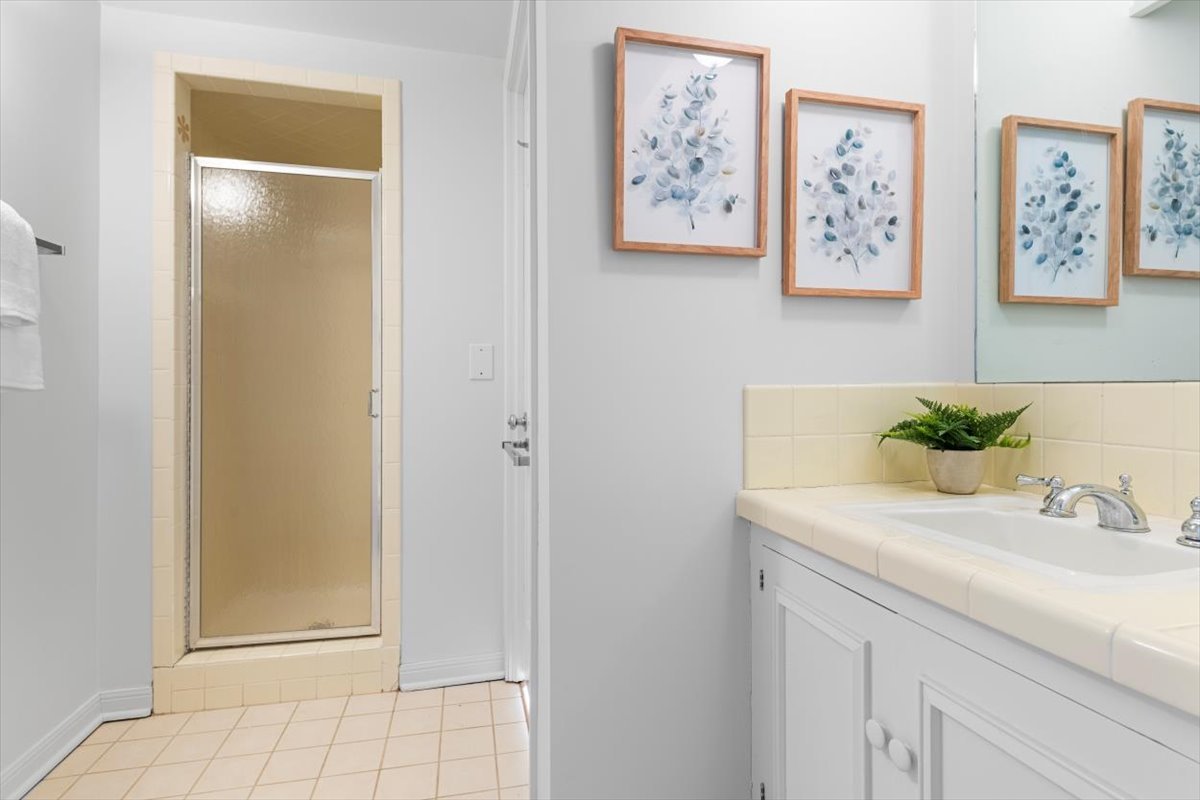 143 Firth Road Inverness, IL 60067 - Photo 21 of 38 a bathroom with a sink and a mirror