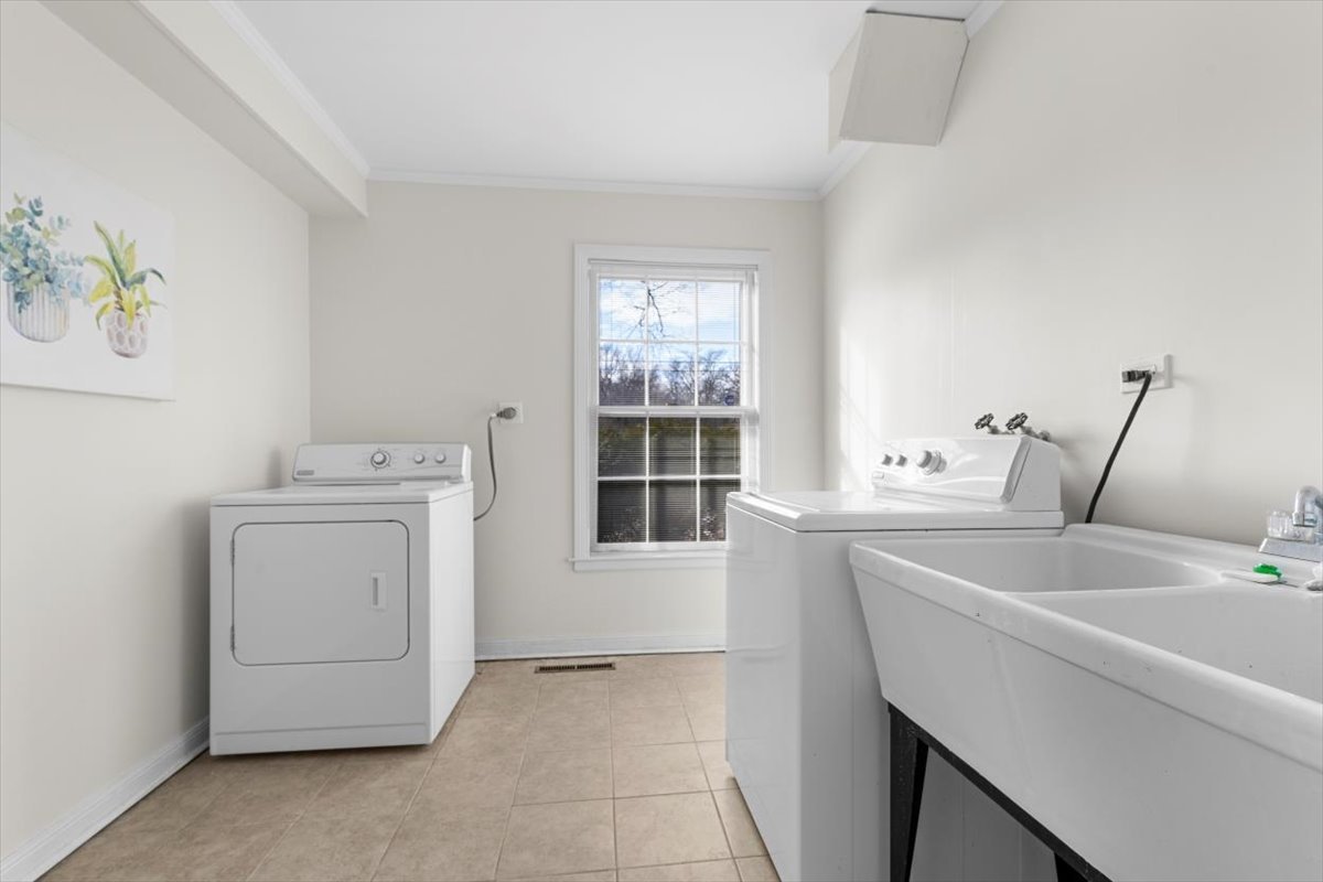 143 Firth Road Inverness, IL 60067 - Photo 22 of 38 a utility room with dryer and washer