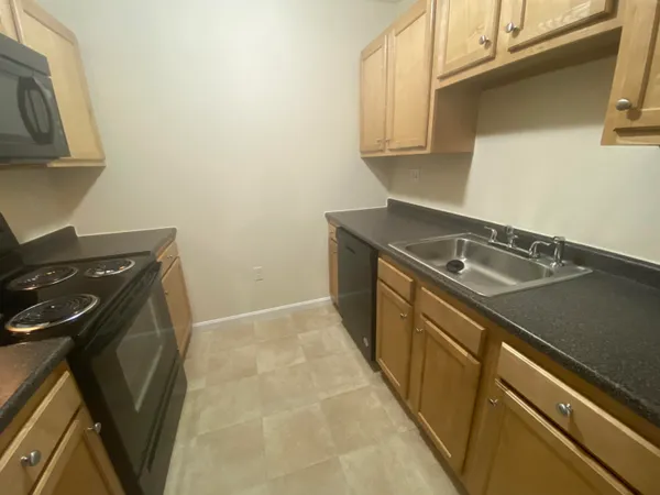 $1,941 | 80 Sentinel Court, Unit 109, Manchester, NH 03103