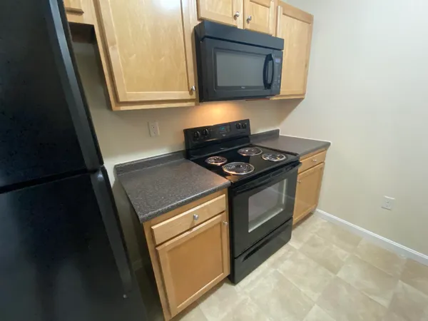 $1,941 | 80 Sentinel Court, Unit 109, Manchester, NH 03103