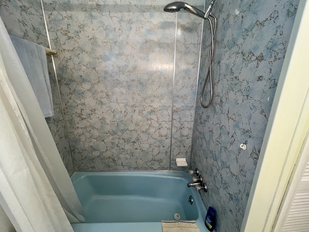 890 Hobbs Hill Road Tracy City, TN 37387 - Photo 12 of 31 a bathroom with a bathtub