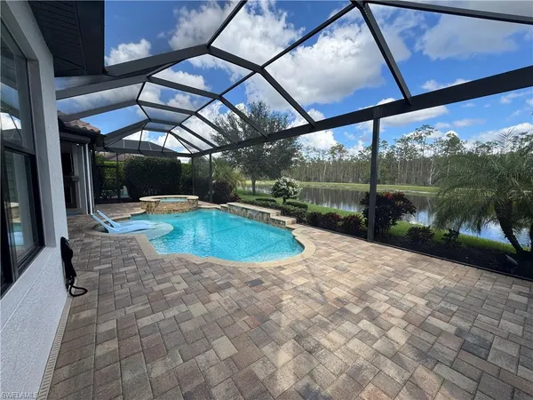 a view of a house with backyard and garden