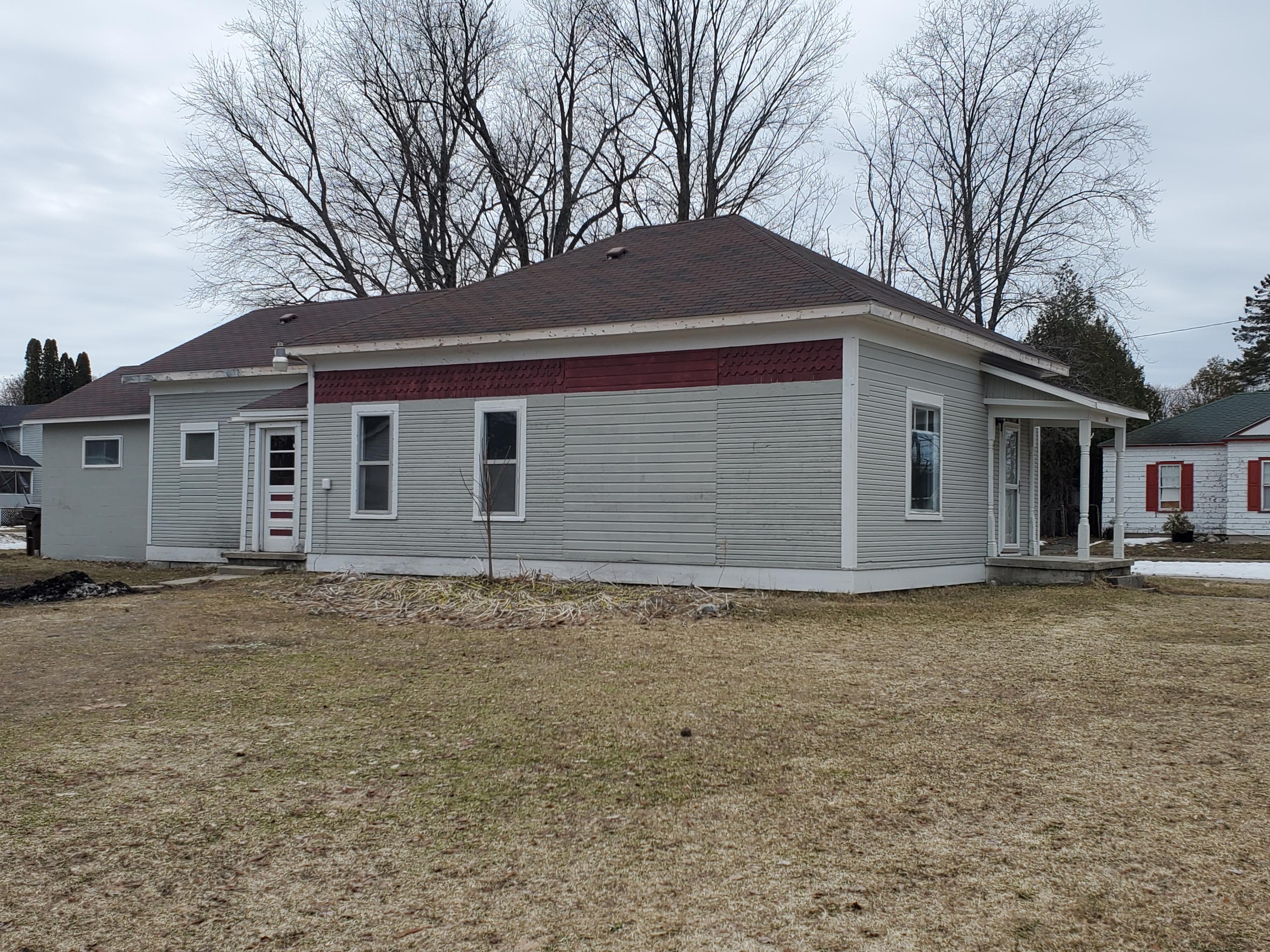 507 Locust Street Cheboygan, MI 49721 - Photo 3 of 13 Gallery Image 3
